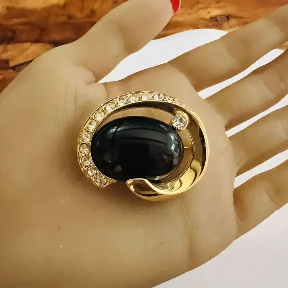 Vintage Crown Trifari Brooch Gold Tone Black Cabochon Rhinestones Mcm Swirl 4183